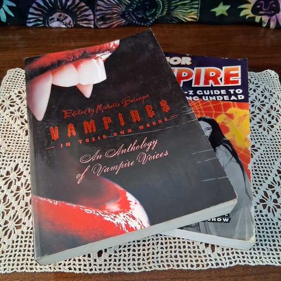 Pair Of Vampire Books Pictures And Lore David J. Skal And Michelle Belanger Used - Picture 16 of 16